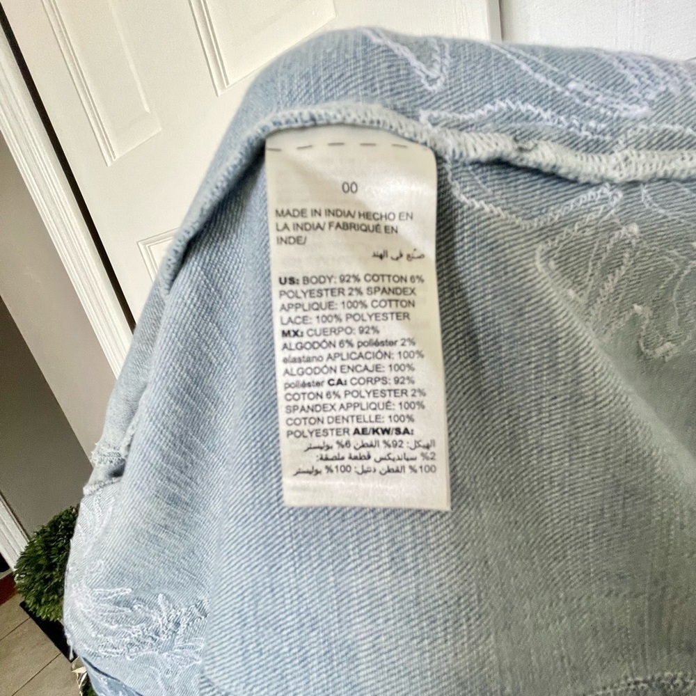 Chico’s Embroidered Jean Jacket💙NWOT💙 - Picture 8 of 9